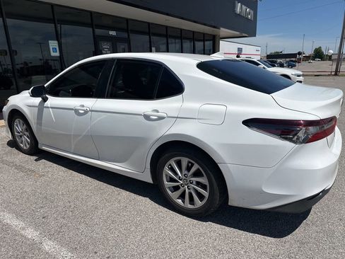 Used 2021 Toyota Camry LE image 4