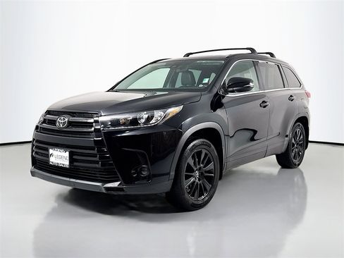 Used 2019 Toyota Highlander SE image 1