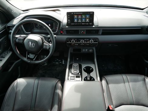 Certified 2025 Honda Pilot Black Edition image 10