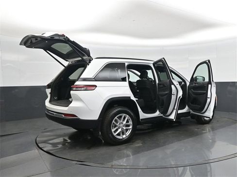 New 2025 Jeep Grand Cherokee Laredo X w/ Luxury Tech Group I image 45