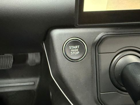 Used 2026 Land Rover Defender 110 X-Dynamic SE AWD/4WD image 23