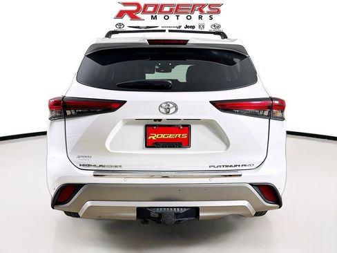 Used 2022 Toyota Highlander Platinum image 12