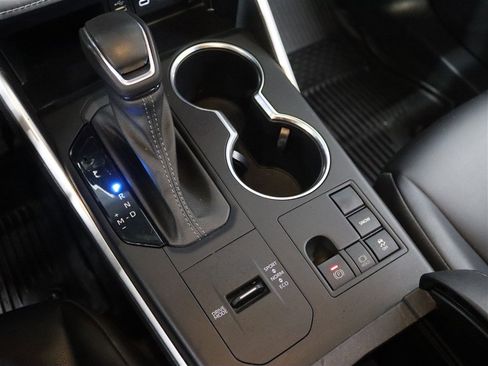 Used 2023 Toyota Highlander XLE image 27