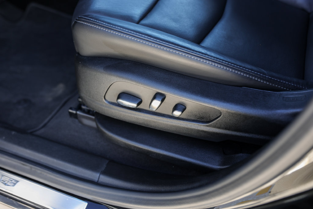 Used 2025 Cadillac XT6 Premium Luxury FWD image 8