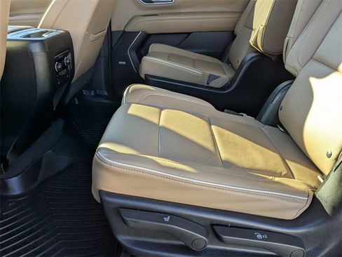 Used 2021 Chevrolet Suburban Premier image 25