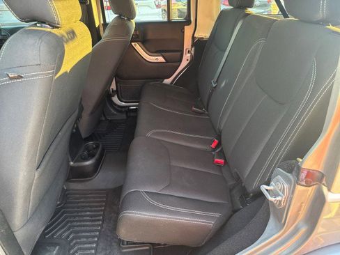 Used 2017 Jeep Wrangler Unlimited Sahara image 22