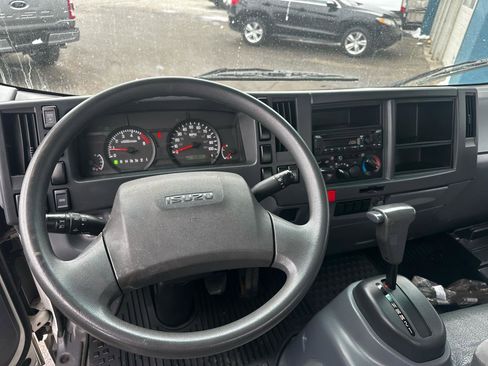 Used 2019 Isuzu NPR RWD image 13