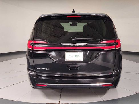 Used 2023 Chrysler Pacifica Touring-L FWD image 10