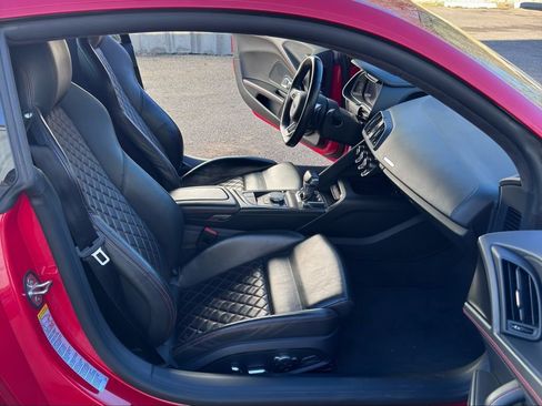 Used 2017 Audi R8 V10 w/ Carbon Exterior Package image 9