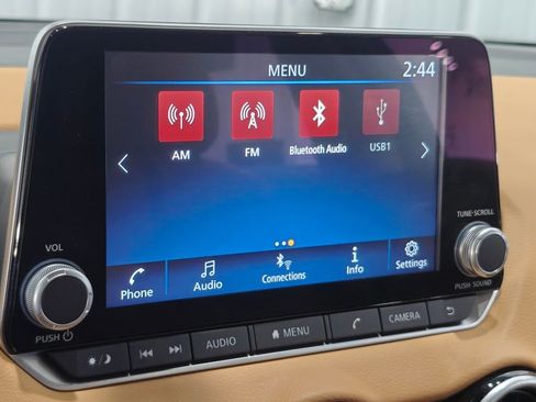 Used 2025 Nissan Sentra SV w/ SV Premium Package FWD image 31