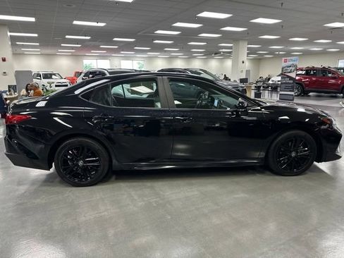 Used 2025 Toyota Camry SE w/ Convenience Package AWD/4WD image 8