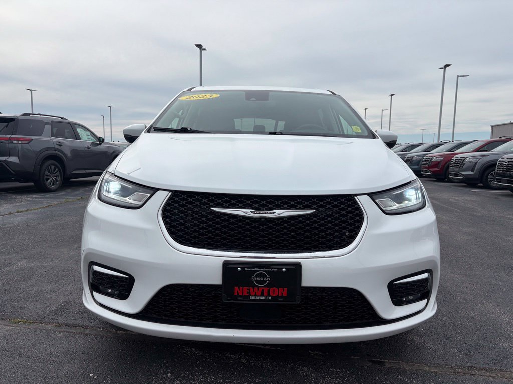 Used 2023 Chrysler Pacifica Touring-L FWD image 12