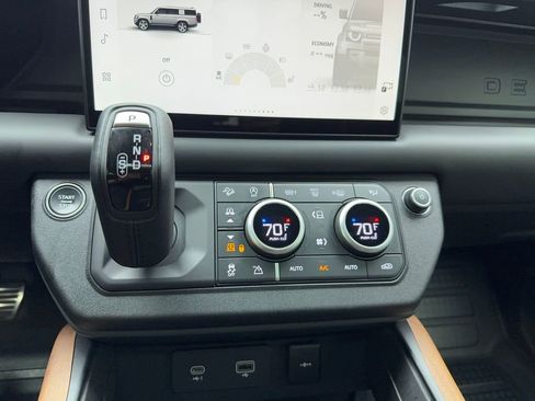 Used 2024 Land Rover Defender 130 X image 30