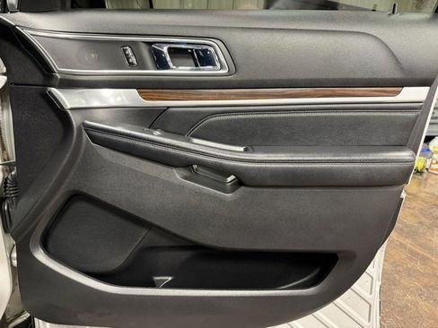 Used 2018 Ford Explorer Limited image 30