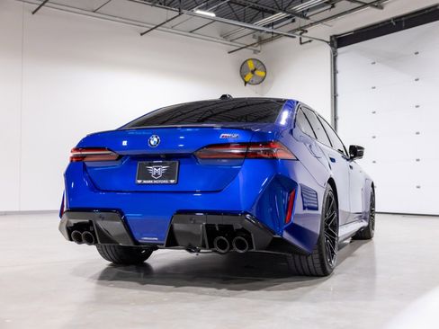Used 2025 BMW M5 w/ Executive Package image 4
