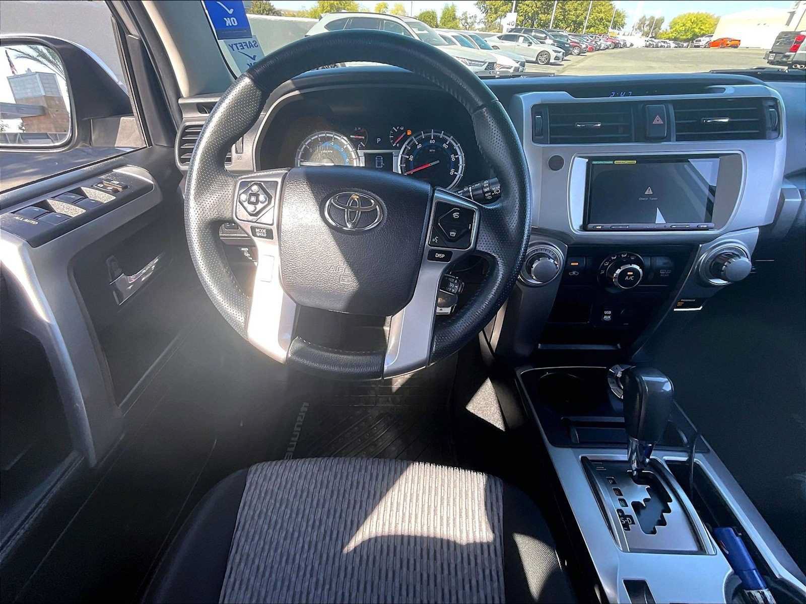 Used 2016 Toyota 4Runner SR5 AWD/4WD image 10