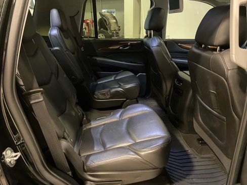 Used 2019 Cadillac Escalade Premium Luxury w/ Escalade Sport Edition image 27