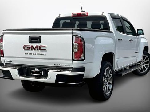 Used 2022 GMC Canyon Denali image 2