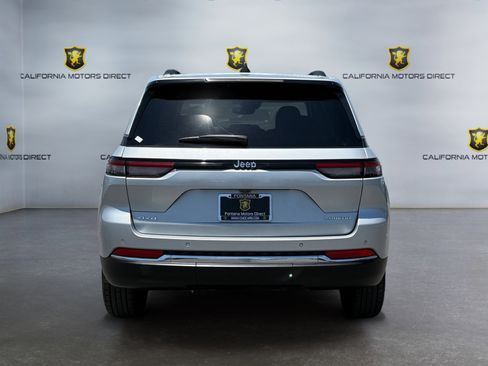 Used 2023 Jeep Grand Cherokee Laredo AWD/4WD image 4