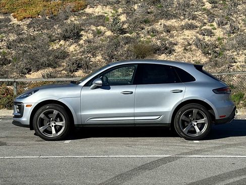 Certified 2024 Porsche Macan image 2