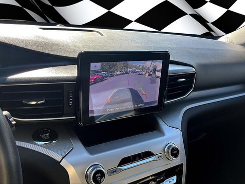 Used 2022 Ford Explorer XLT w/ Equipment Group 202A image 23