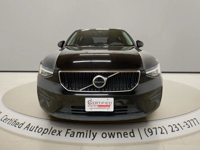 Used 2023 Volvo XC40 B4 Core w/ Convenience Package FWD image 8