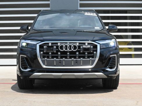 Certified 2025 Audi Q7 3.0T Premium w/ Convenience Package image 3
