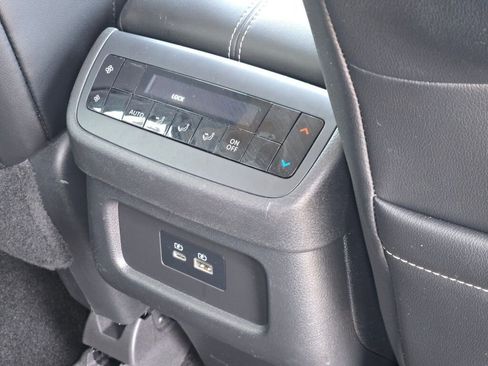 Used 2022 Nissan Pathfinder SL image 11