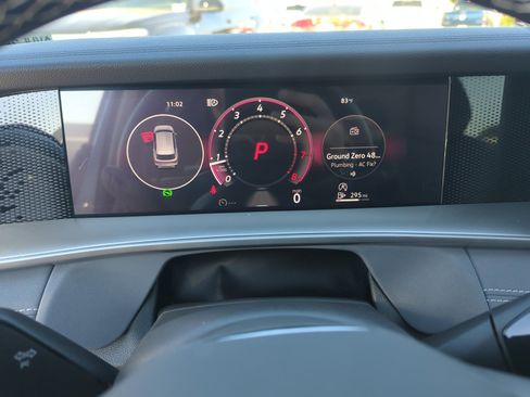 Certified 2025 Volkswagen Tiguan SE image 10