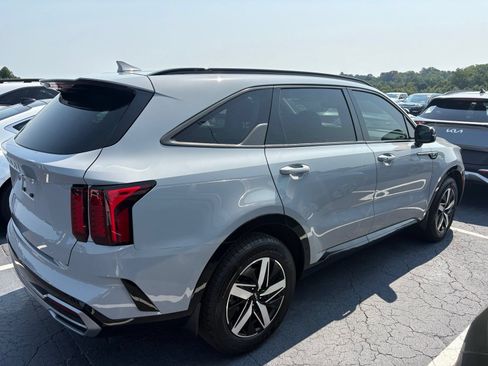 Used 2023 Kia Sorento EX FWD image 3