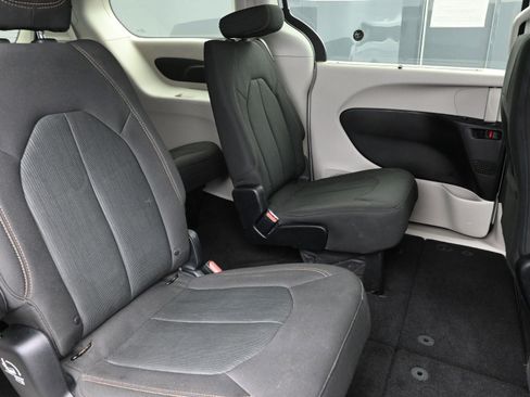 Used 2018 Chrysler Pacifica Touring Plus w/ Tire & Wheel Group image 25