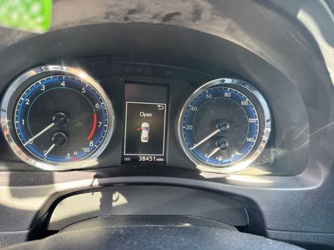 Used 2018 Toyota Corolla SE FWD image 6