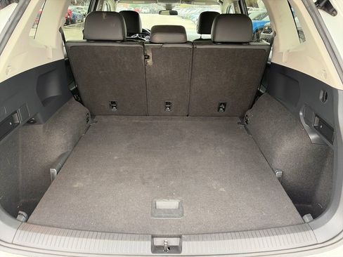 Used 2018 Volkswagen Tiguan SEL Premium image 33