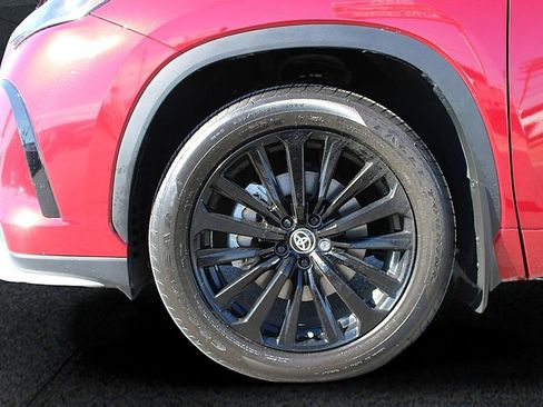 Used 2025 Toyota Highlander XSE image 10