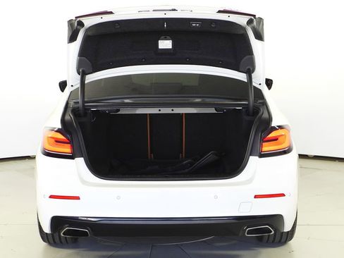 Used 2023 BMW 530i w/ Convenience Package image 10