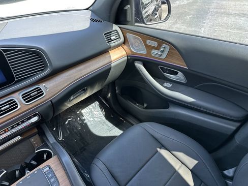 Used 2025 Mercedes-Benz GLE 450 4MATIC image 16