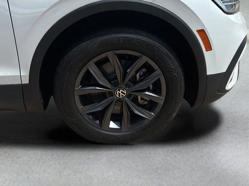 Used 2023 Volkswagen Tiguan SE FWD image 9
