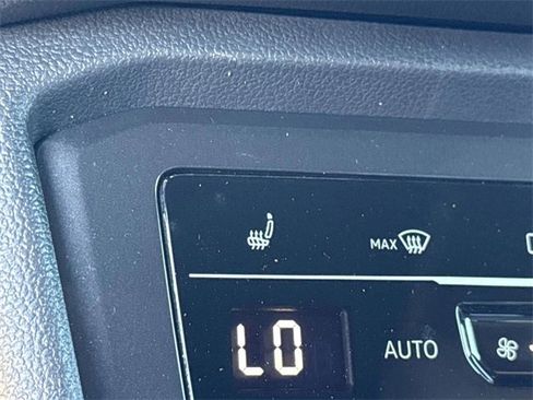 Used 2023 Volkswagen Tiguan SE R-Line image 18