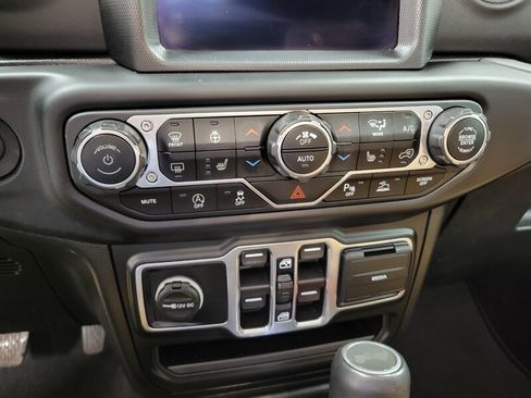 Used 2021 Jeep Wrangler Unlimited Sahara AWD/4WD image 59