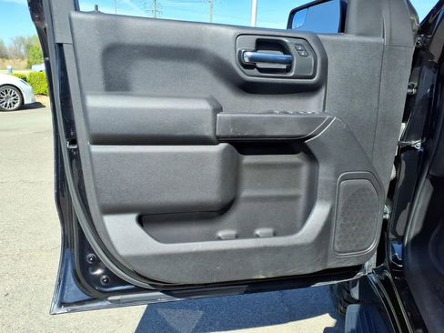 Used 2022 Chevrolet Silverado 1500 Custom Trail Boss w/ Midnight Edition image 9