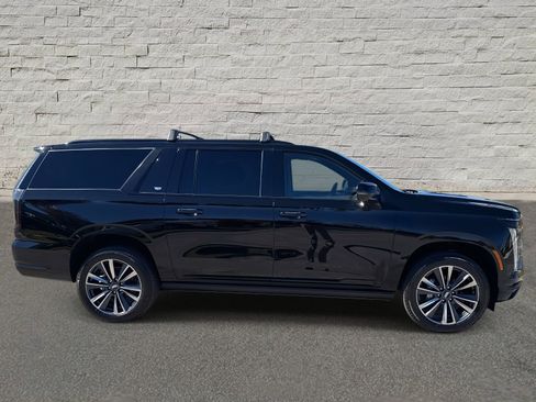 Used 2025 Cadillac Escalade ESV Sport image 4