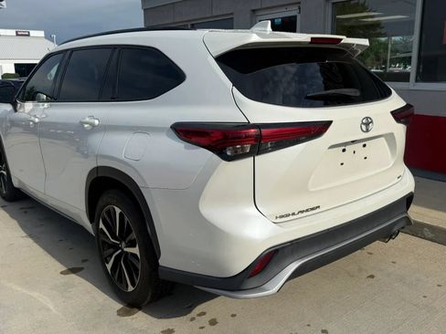 Used 2021 Toyota Highlander XSE FWD image 4