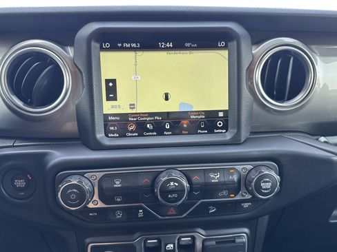 Used 2019 Jeep Wrangler Unlimited Sahara AWD/4WD image 12