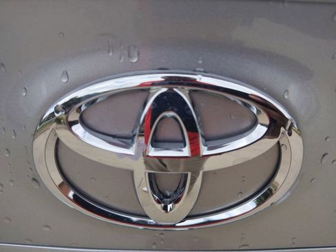 Used 2024 Toyota Camry SE FWD image 18