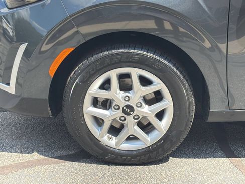 Used 2025 Kia Soul LX w/ LX Technology Package FWD image 28