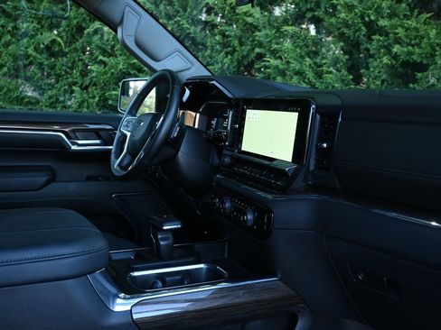 Used 2024 Chevrolet Silverado 1500 LT Trail Boss image 31