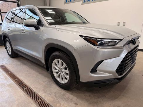 Used 2024 Toyota Grand Highlander AWD Hybrid image 2