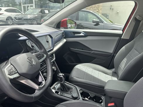 Used 2023 Volkswagen Taos SE w/ Panoramic Sunroof Package AWD/4WD image 8