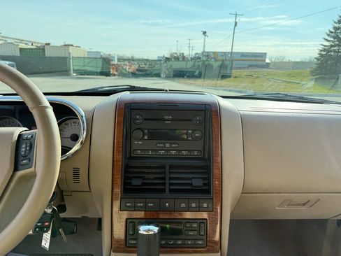 Used 2007 Ford Explorer Eddie Bauer image 35