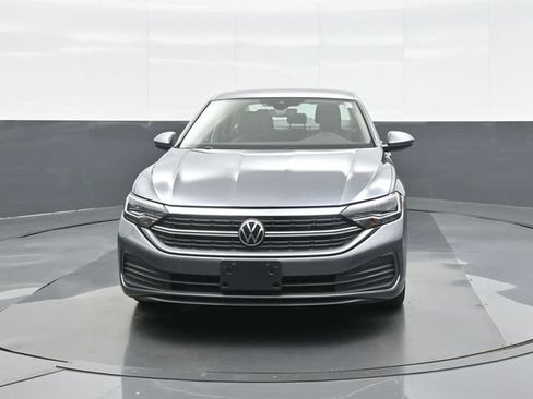 Used 2023 Volkswagen Jetta SE w/ Panoramic Sunroof Package FWD image 2